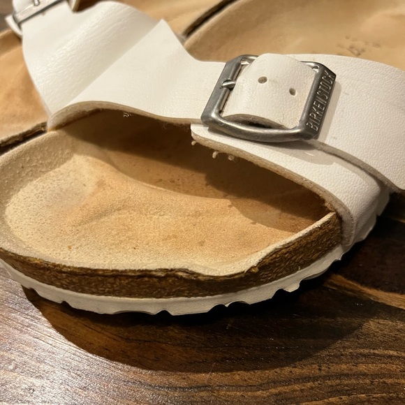 SOLD ELSEWHERE: White single strap Arizona Birkenstocks - Picture 4 of 6